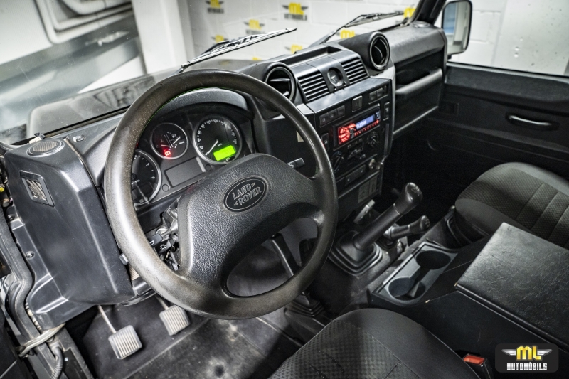 LAND ROVER DEFENDER PICK-UP 