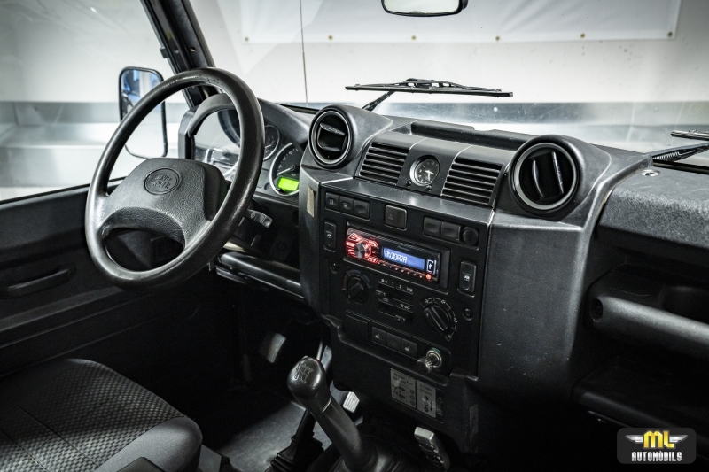 LAND ROVER DEFENDER PICK-UP 