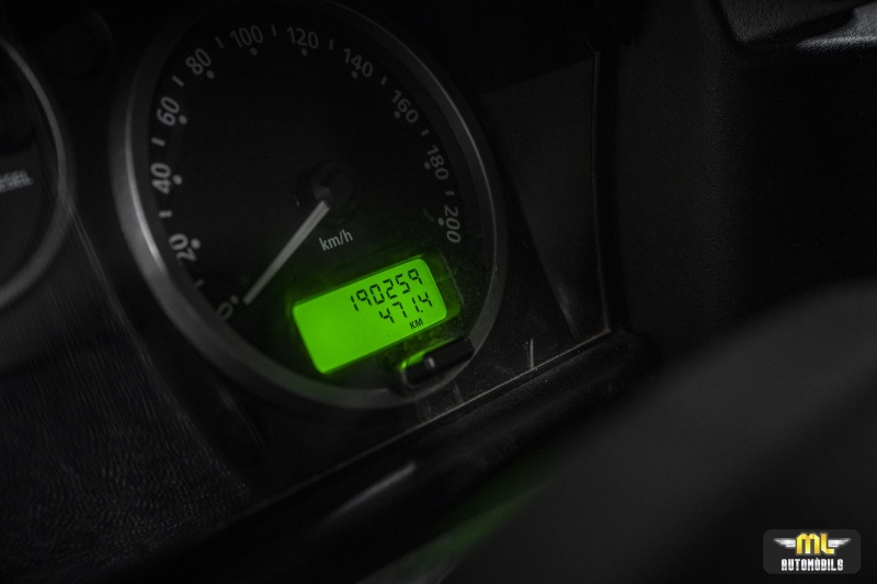 LAND ROVER DEFENDER PICK-UP 