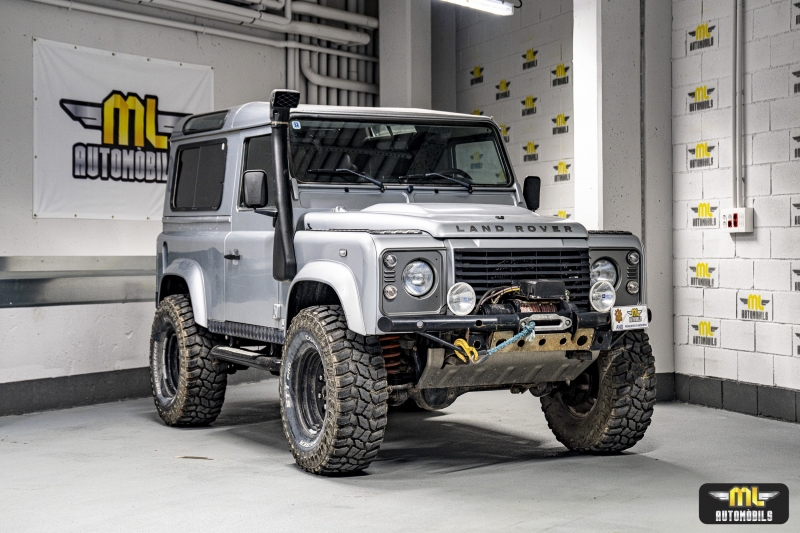 LAND ROVER DEFENDER