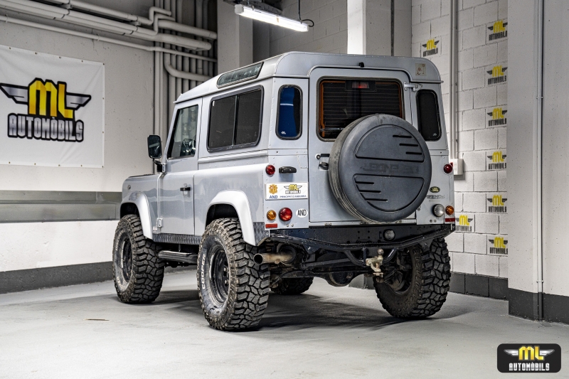 LAND ROVER DEFENDER