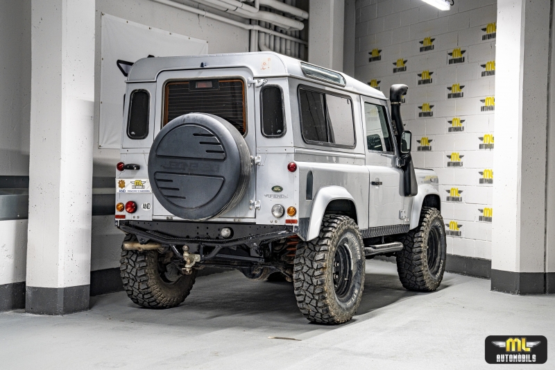 LAND ROVER DEFENDER