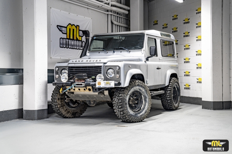 LAND ROVER DEFENDER