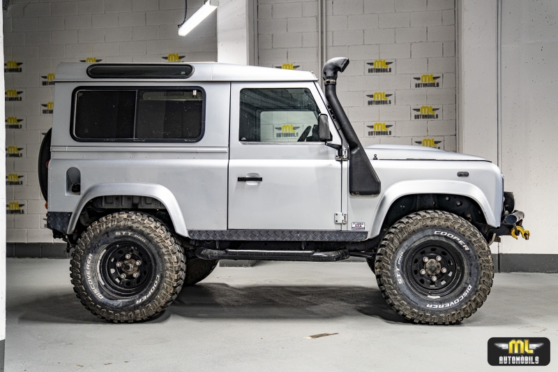 LAND ROVER DEFENDER