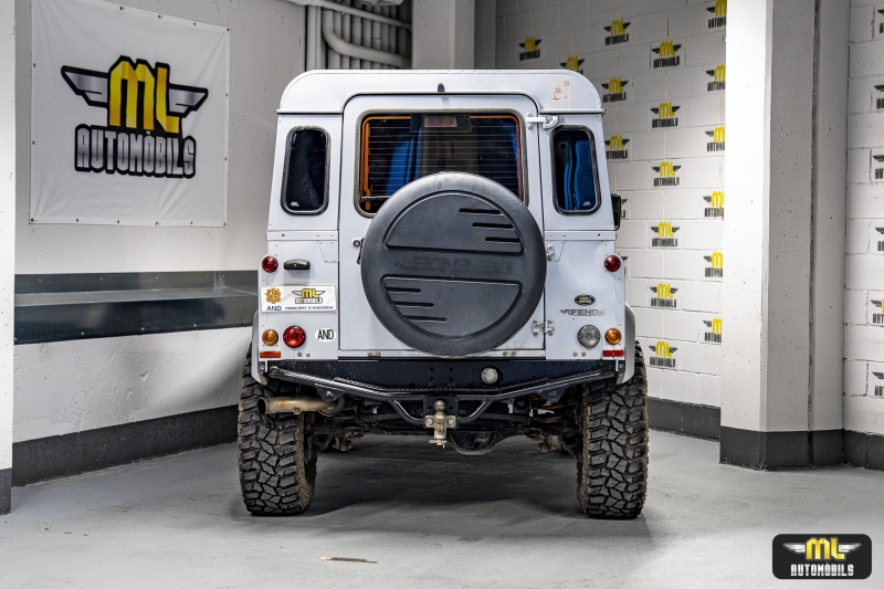 LAND ROVER DEFENDER