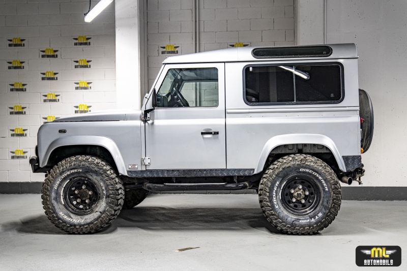 LAND ROVER DEFENDER