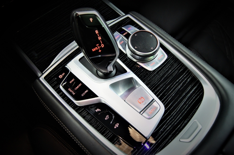 BMW 750I XDRIVE 530CV * A RE-ESTRENAR * * FULL EQUIP *