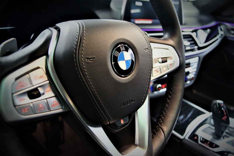 BMW 750I XDRIVE 530CV * A RE-ESTRENAR * * FULL EQUIP *