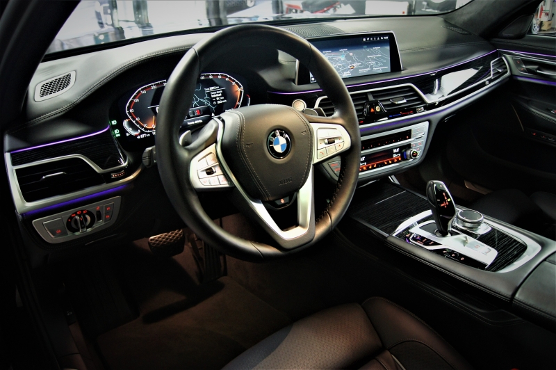 BMW 750I XDRIVE 530CV * A RE-ESTRENAR * * FULL EQUIP *