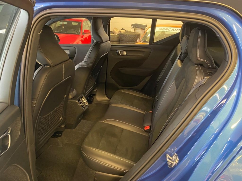 VOLVO XC40 T2