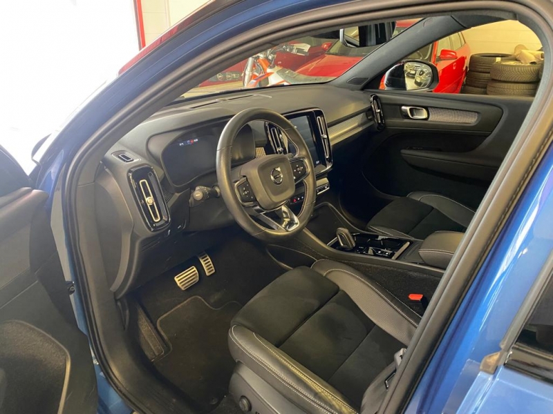 VOLVO XC40 T2
