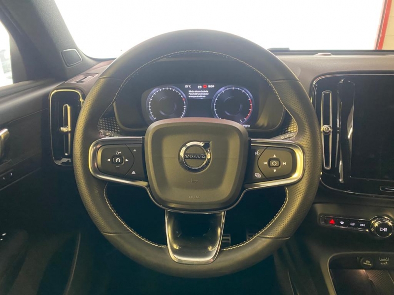 VOLVO XC40 T2