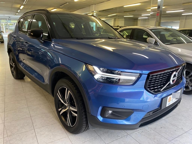VOLVO XC40 T2