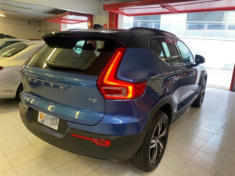 VOLVO XC40 T2
