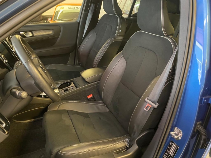 VOLVO XC40 T2