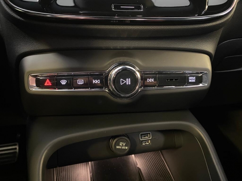 VOLVO XC40 T2