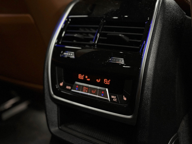 BMW X7 M60i X-Drive 530cv
