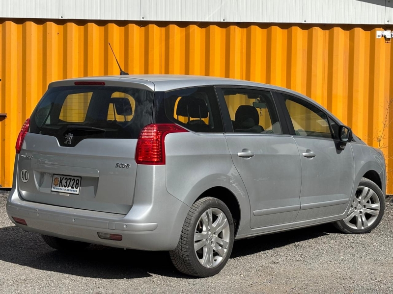 PEUGEOT 5008 2.0 HDI AUTO.