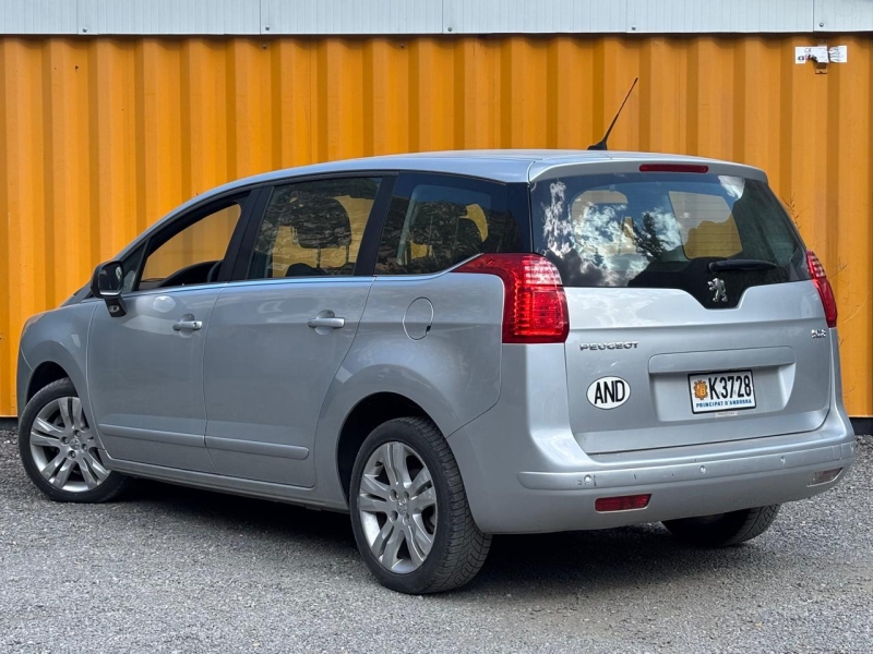 PEUGEOT 5008 2.0 HDI AUTO.