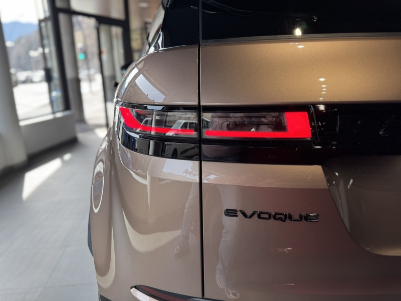 Land Rover Evoque P300e 4x4 semi nou