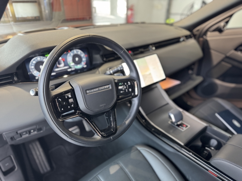 Land Rover Evoque P300e 4x4 semi nou