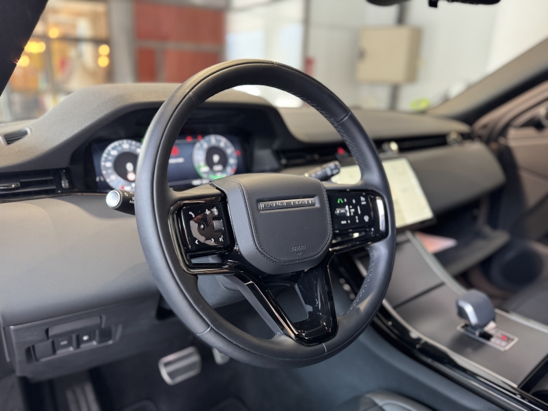 Land Rover Evoque P300e 4x4 semi nou