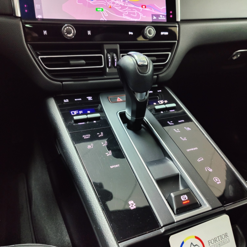 PORSCHE MACAN T 
