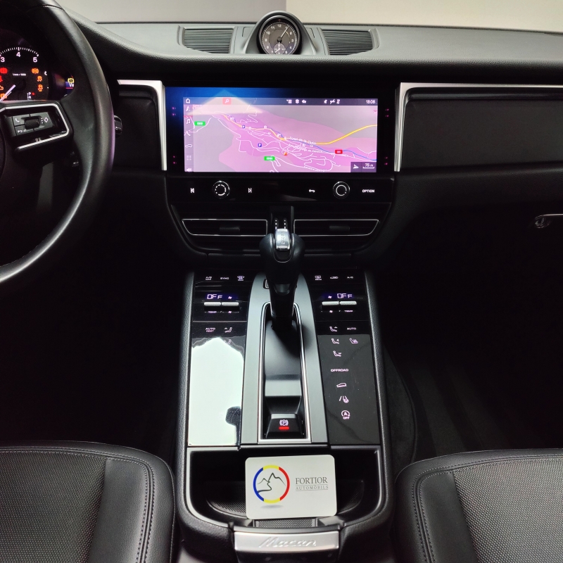 PORSCHE MACAN T 