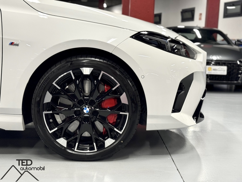 NOU model BMW M135i 300cv xDrive