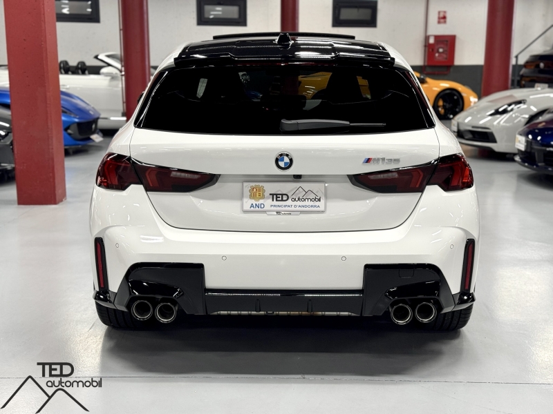 NOU model BMW M135i 300cv xDrive