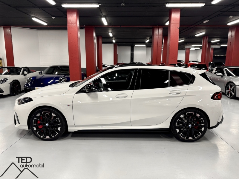 NOU model BMW M135i 300cv xDrive