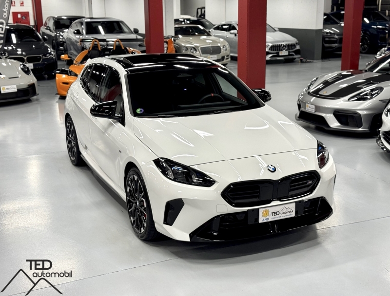 NOU model BMW M135i 300cv xDrive