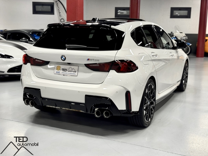 NOU model BMW M135i 300cv xDrive