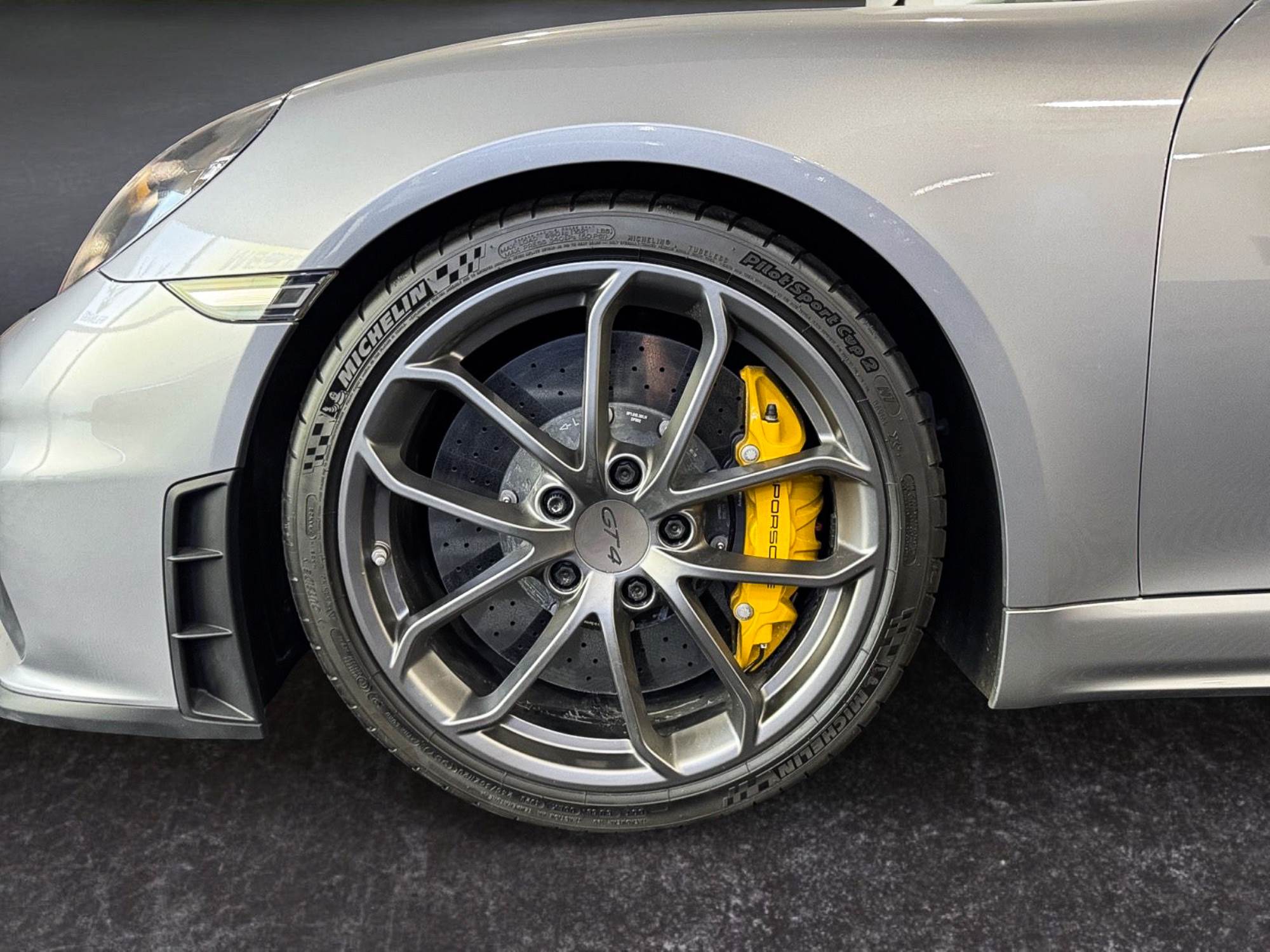 Porsche 718 Cayman GT4 420 CV