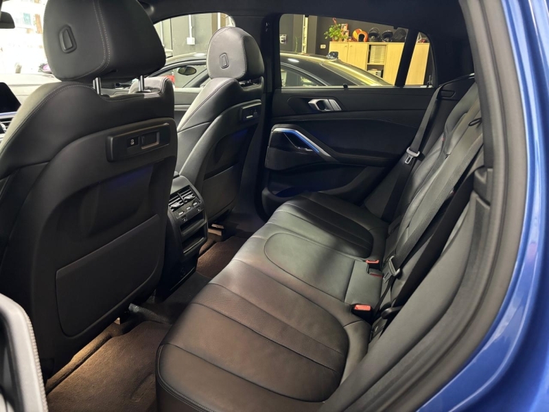 BMW X6 M50i