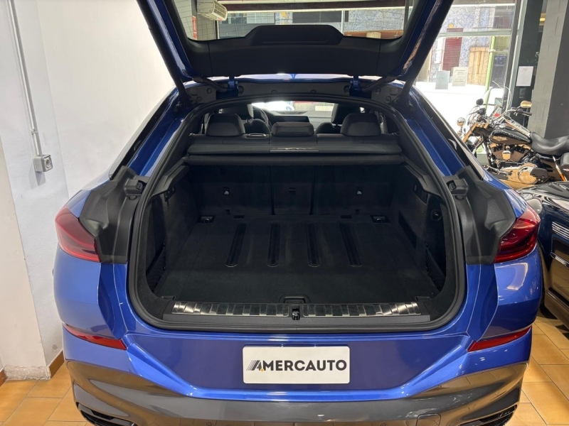 BMW X6 M50i