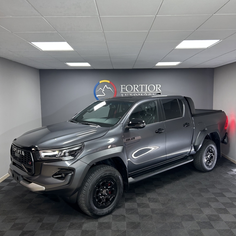 TOYOTA HILUX GR SPORT 204CV 2025