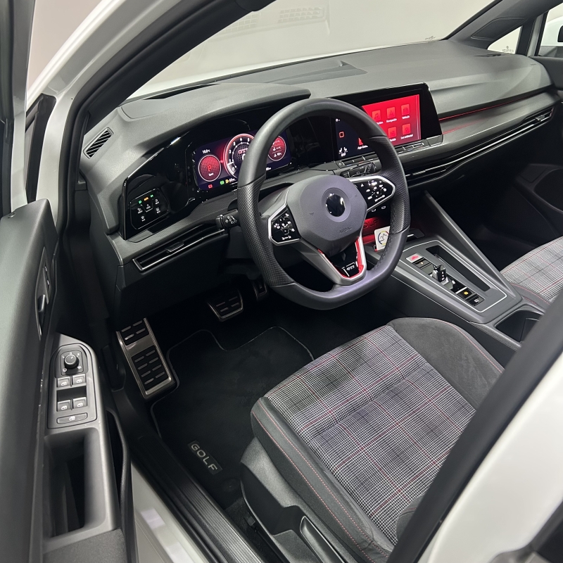 VOLKSWAGEN GOLF 8 GTI “MATRIX”