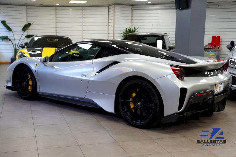 Ferrari 488 PISTA 