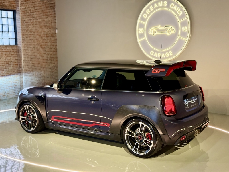 Mini GP3 amb solo 4200km