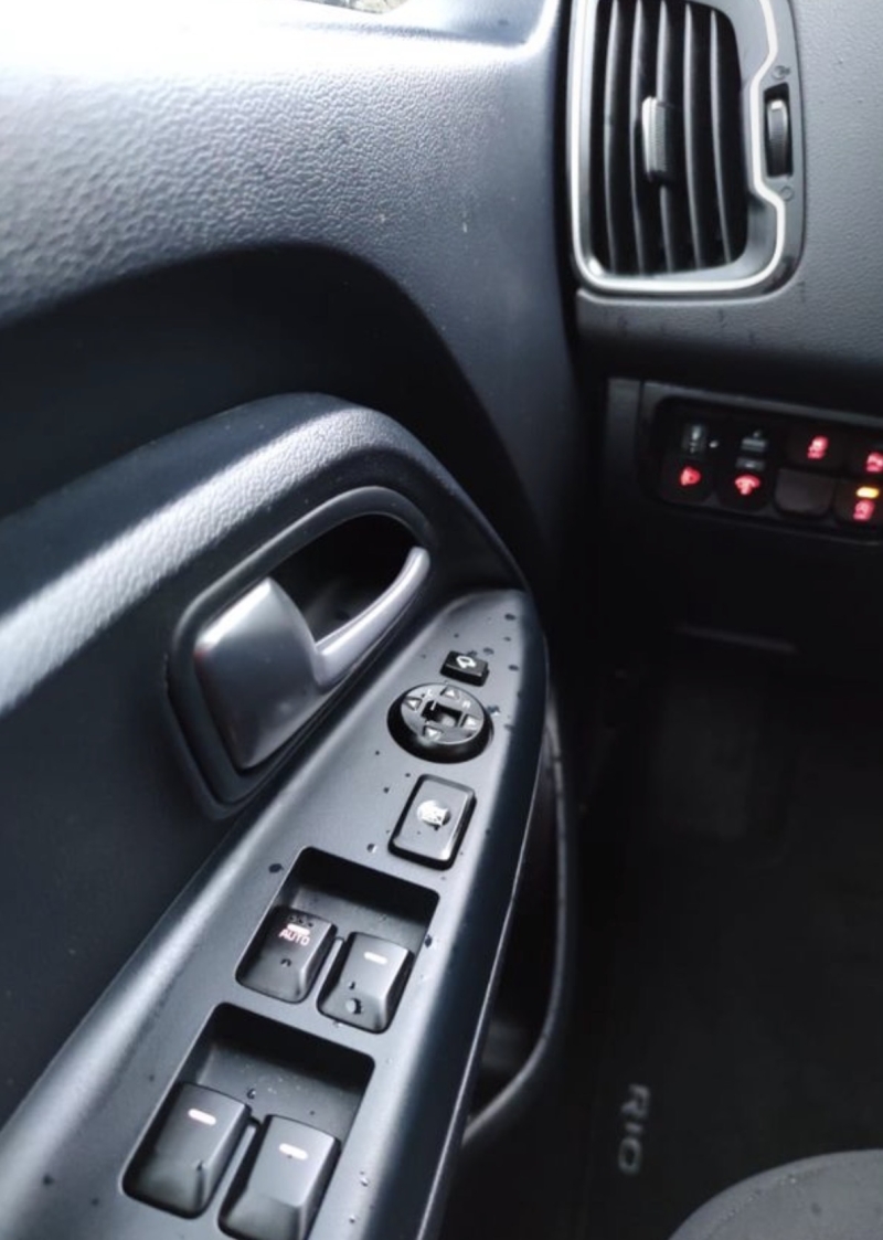 KIA Rio 2016 1.2 gasolina con pack Tech y pintado
