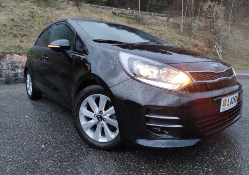 KIA Rio 2016 1.2 gasolina con pack Tech y pintado