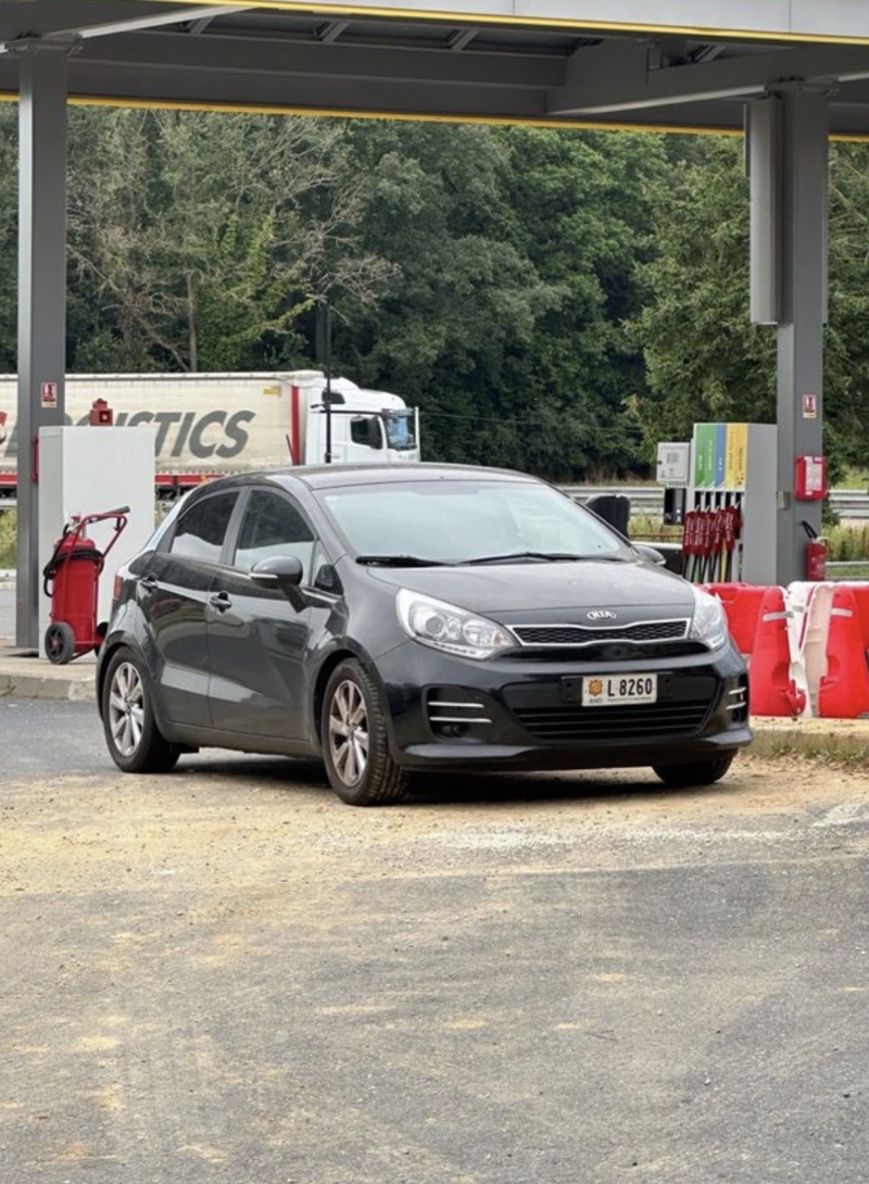 KIA Rio 2016 1.2 gasolina con pack Tech y pintado