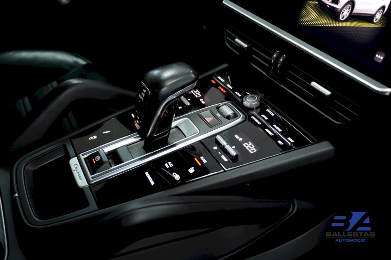 PORSCHE CAYENNE E-HYBRID COUPE 462CV