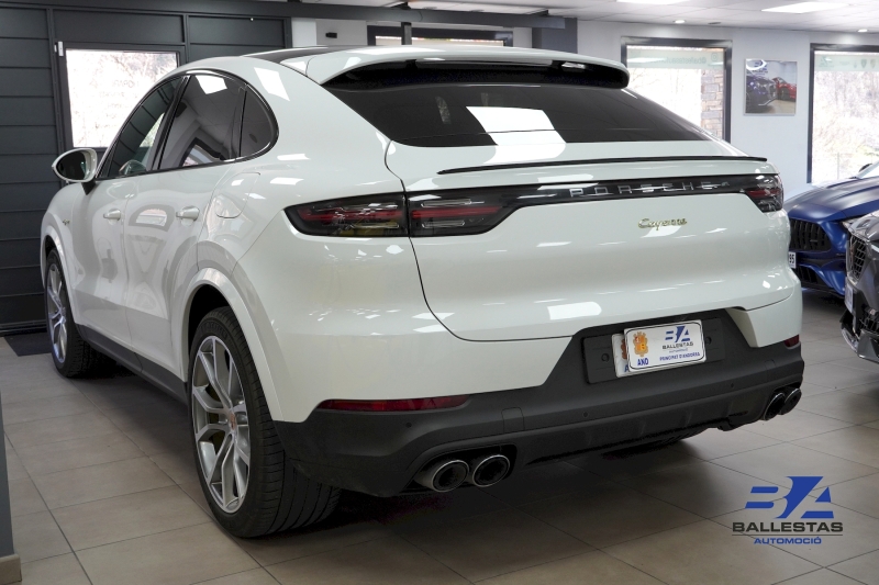 PORSCHE CAYENNE E-HYBRID COUPE 462CV
