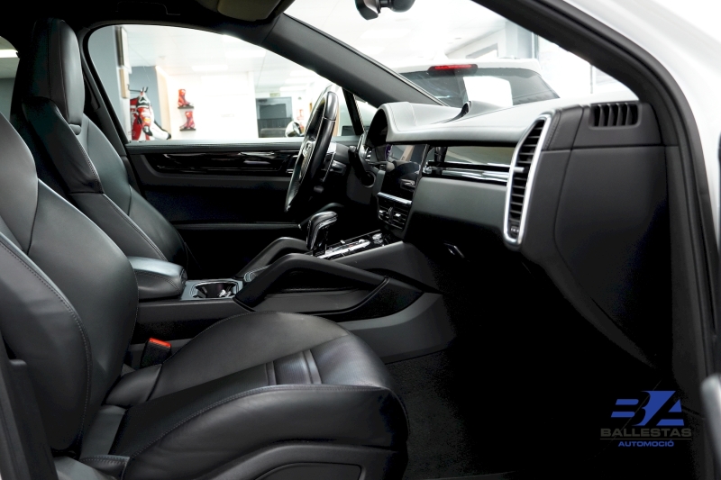 PORSCHE CAYENNE E-HYBRID COUPE 462CV