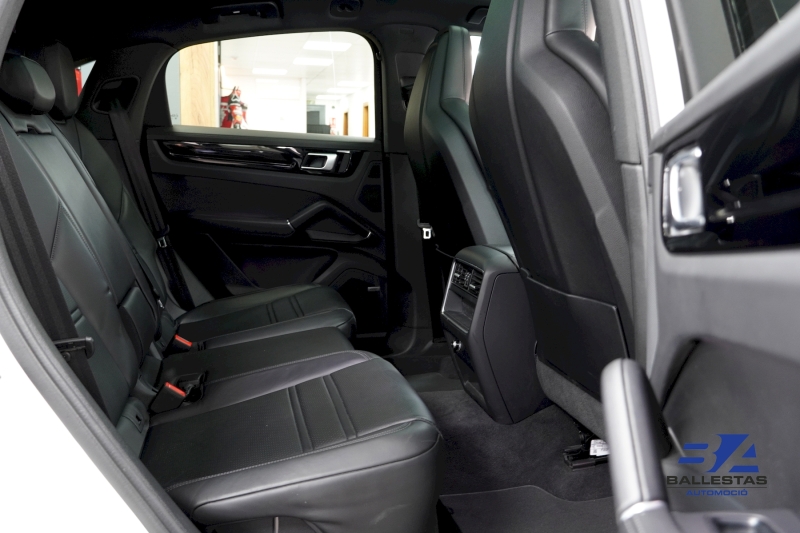 PORSCHE CAYENNE E-HYBRID COUPE 462CV