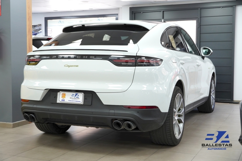 PORSCHE CAYENNE E-HYBRID COUPE 462CV