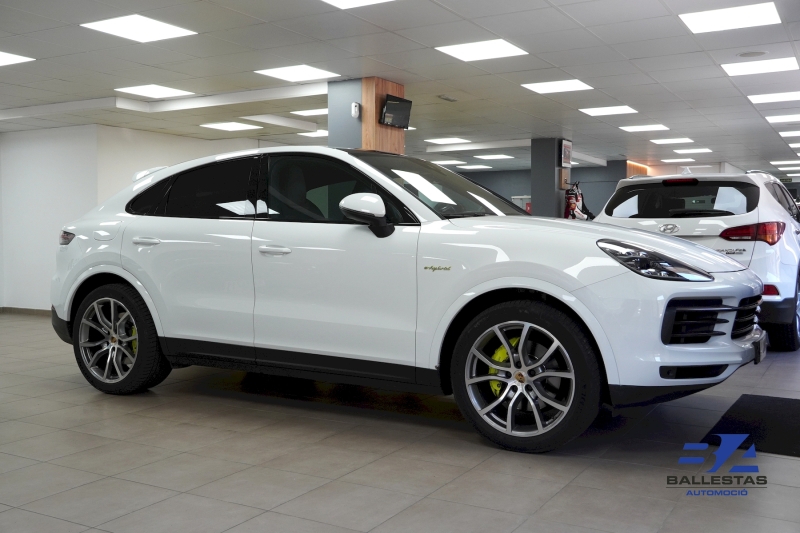PORSCHE CAYENNE E-HYBRID COUPE 462CV