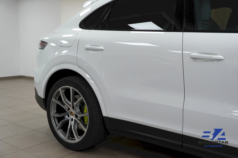 PORSCHE CAYENNE E-HYBRID COUPE 462CV